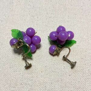 1950s Lilac Grape Cluster Earrings – Playful Mid-Century Pop